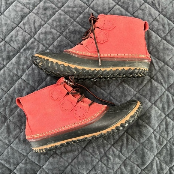 Sorel Boots Women 7 Shoes Out N About Rain Duck Red Ankle Lace Up - Picture 8 of 14
